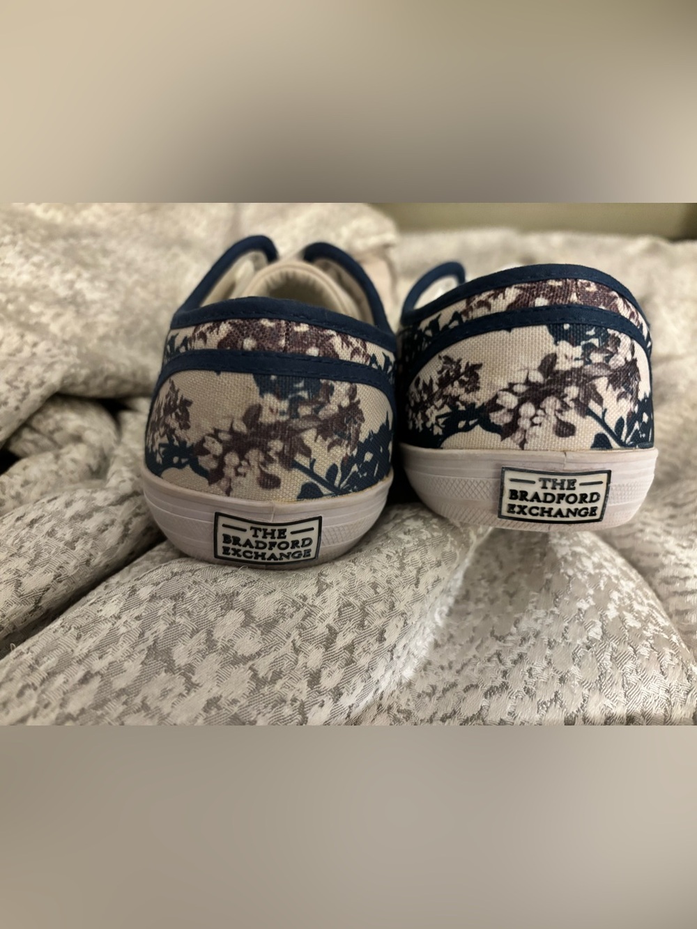 Bradford Exchange Songs of Spring Bird Sneakers Size 9 Cottagecore Grandmacore - Picture 9 of 11